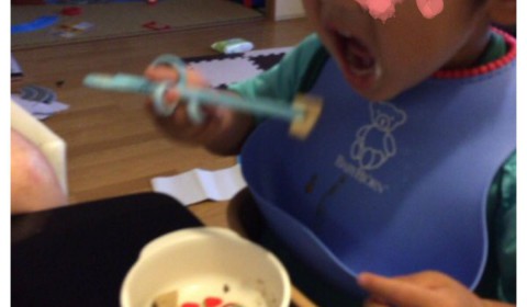 二歳二ヶ月で箸の練習開始→初日でいい感じ